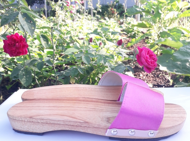 Guốc Gỗ – Không Chỉ Là Một Đôi Dép, Mà Là Một Câu Chuyện