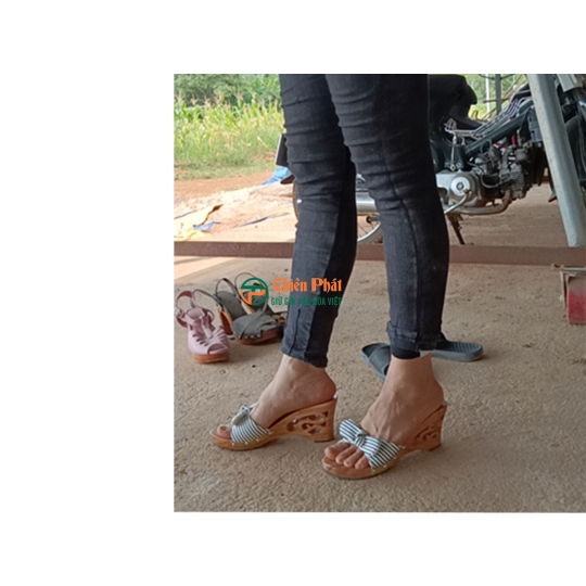 Guốc Gỗ Cao Gót 7cm Lọng Hoa Văn VN04
