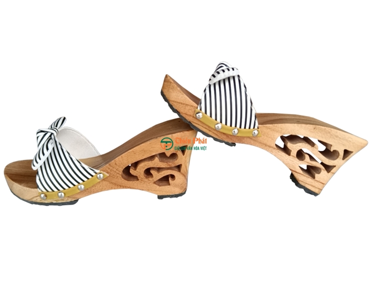 Guốc Gỗ Cao Gót 7cm Lọng Hoa Văn VN04