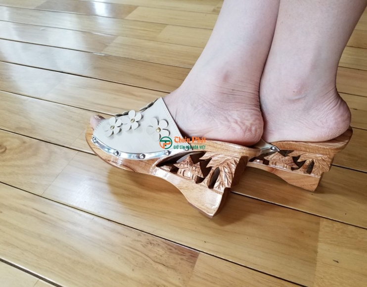 GUỐC GỖ CAO GÓT CHẠM KHẮC QUÊ HƯƠNG VN05